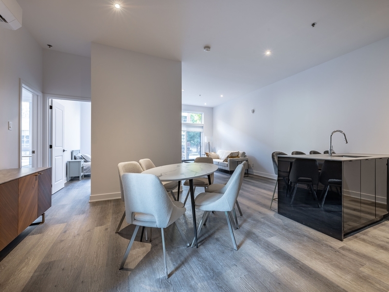 2660 Jarry - Photo 2