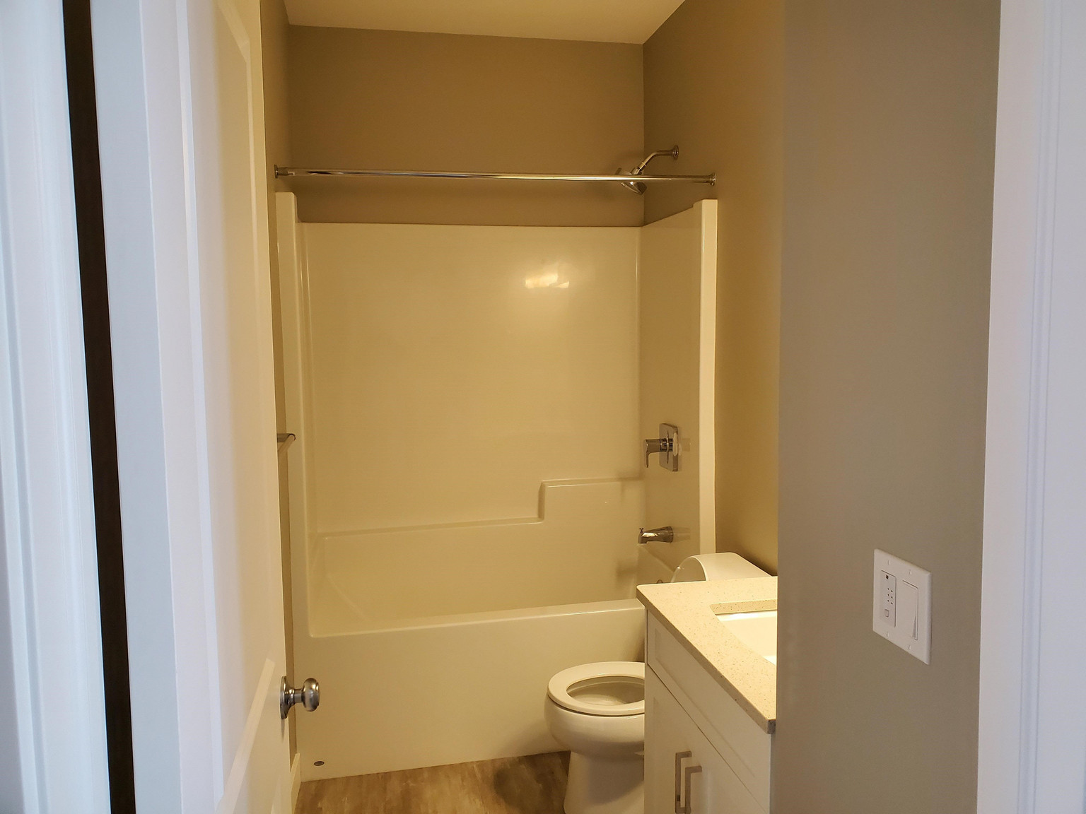 McFaull Manor - Photo 10