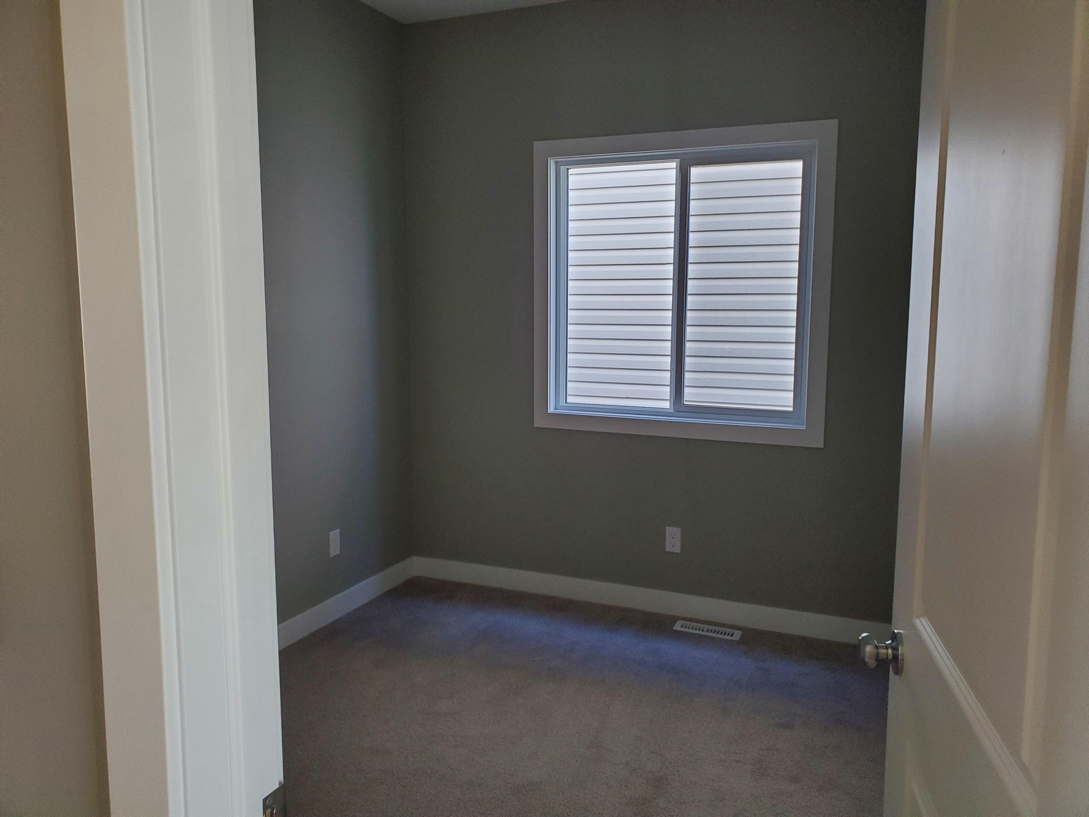 McFaull Manor - Photo 18