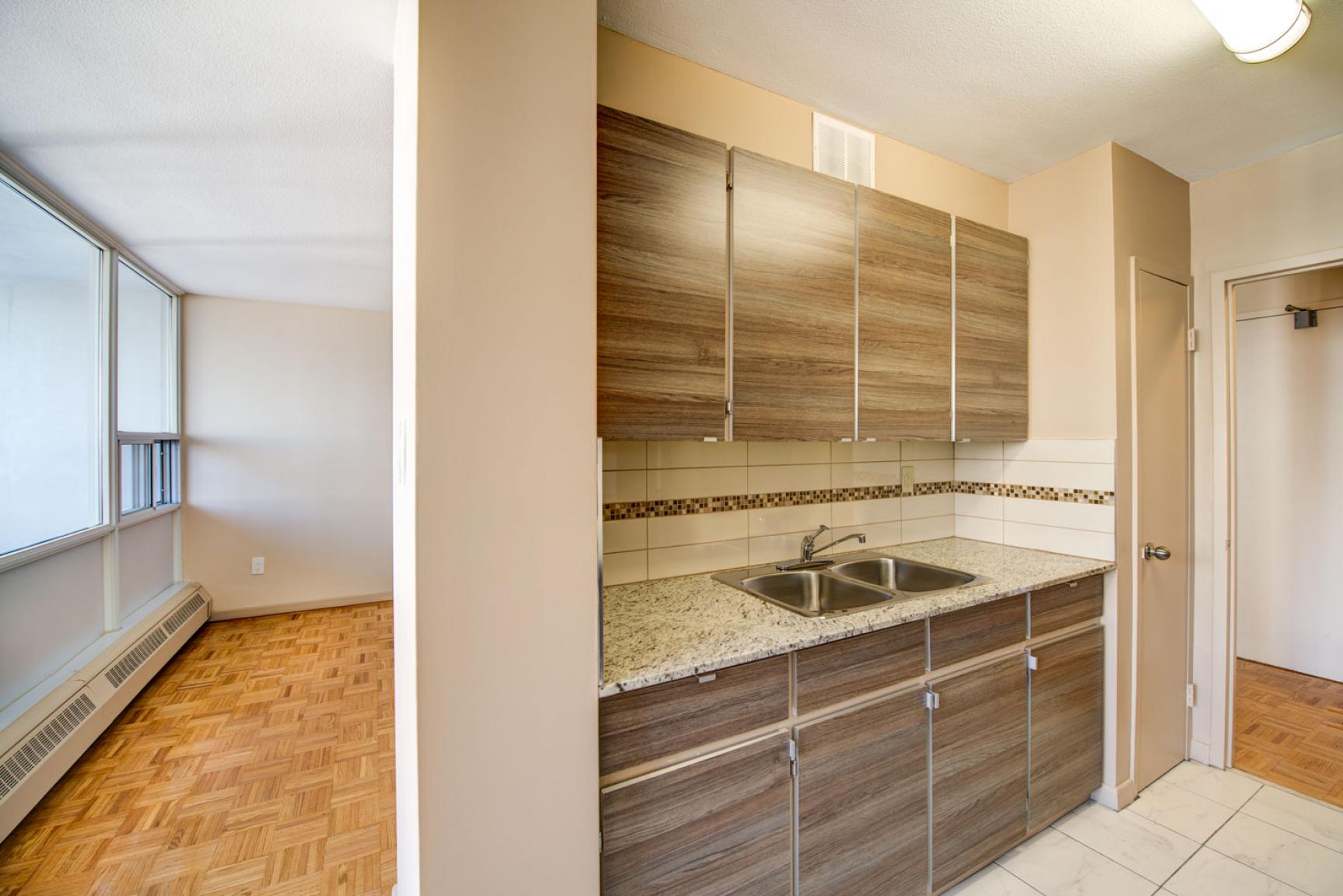 Holly Tower - Yonge and Eglinton - Photo 24