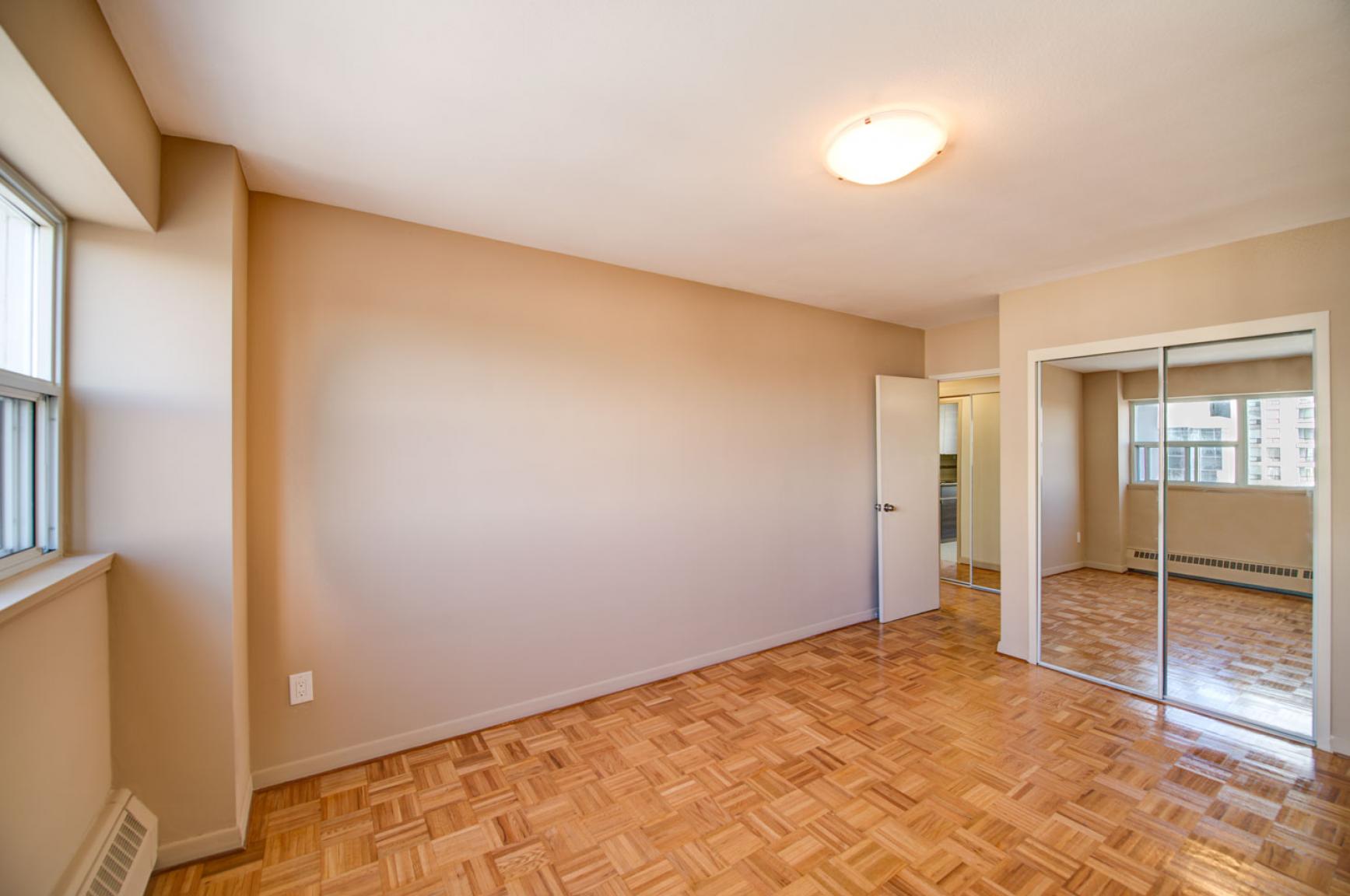 Holly Tower - Yonge and Eglinton - Photo 30