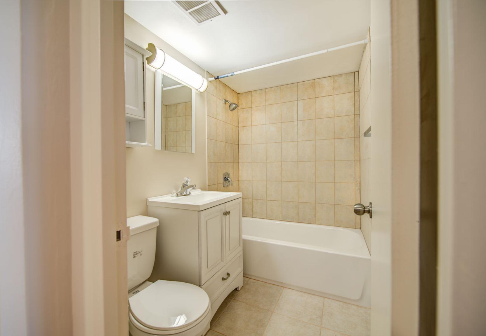 Holly Tower - Yonge and Eglinton - Photo 31