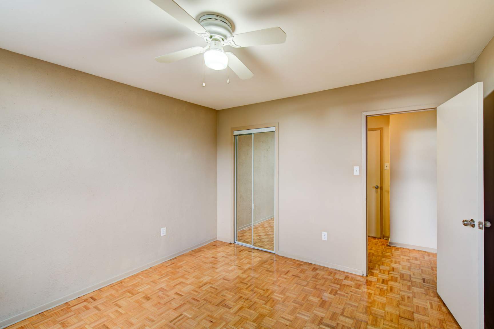 Embassy Apartments - Photo 24