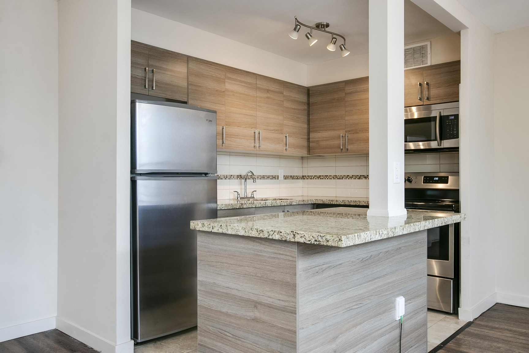 Redpath Tower - Yonge and Eglinton - Photo 8