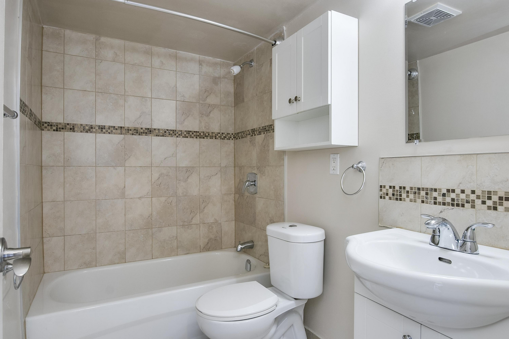 Redpath Tower - Yonge and Eglinton - Photo 9