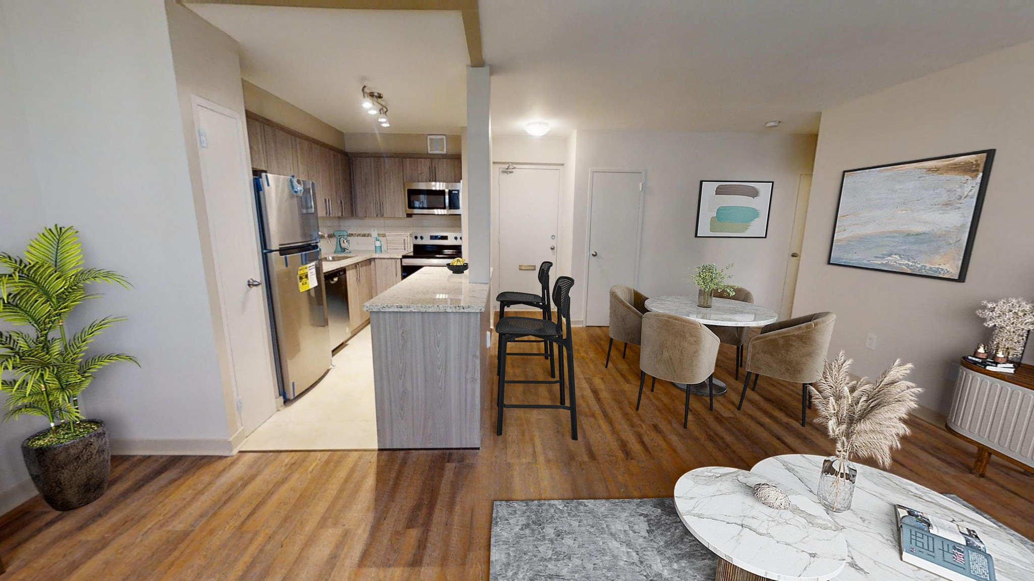 Redpath Tower - Yonge and Eglinton - Photo 2