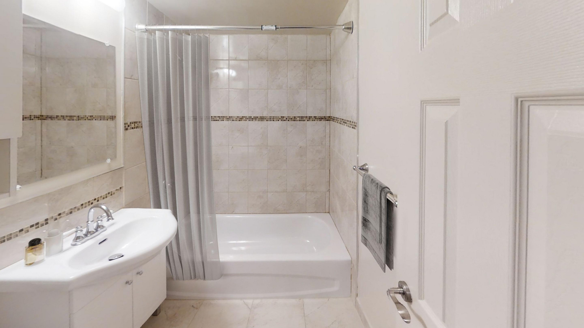 Holly Tower - Yonge and Eglinton - Photo 8