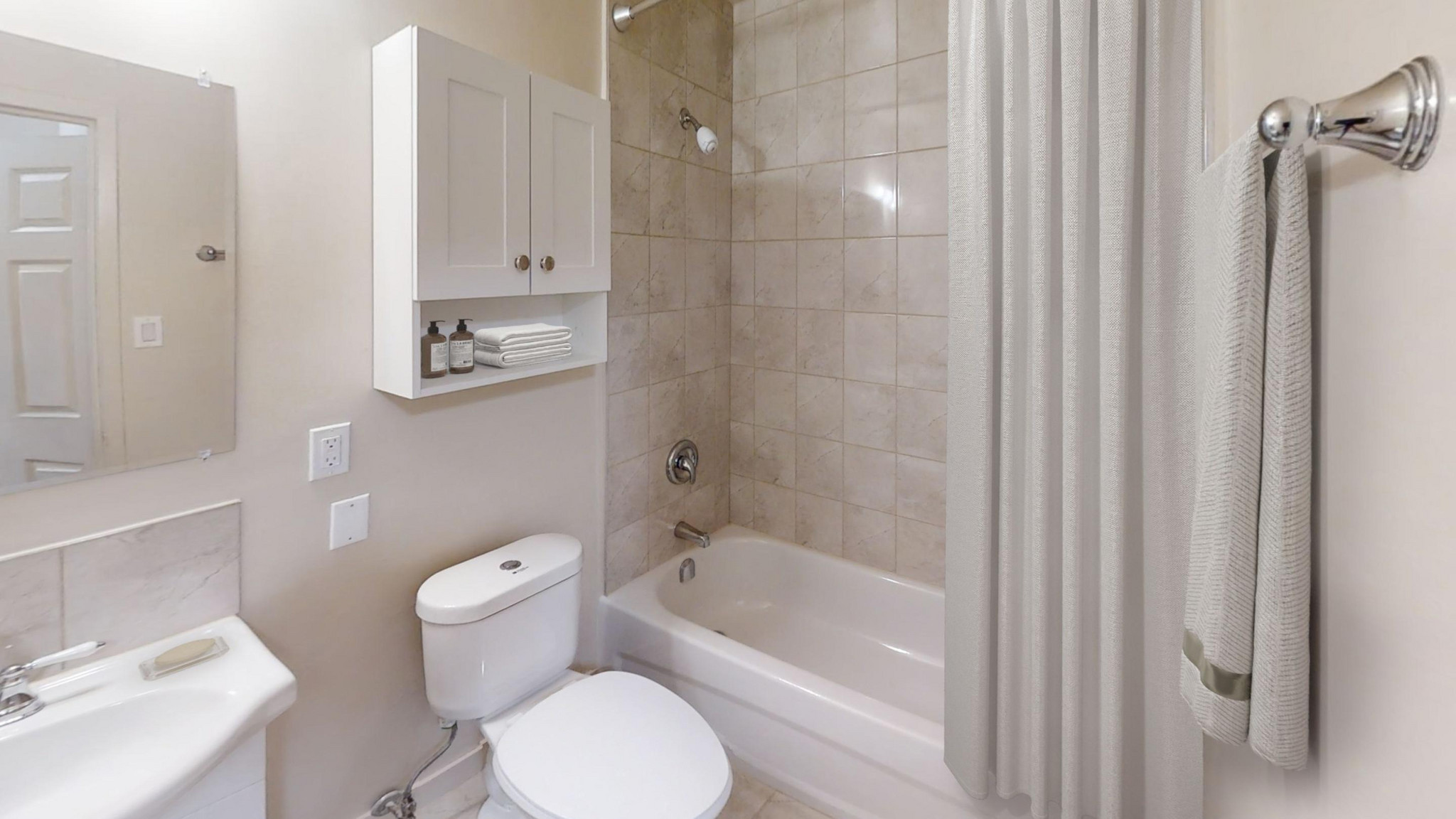 Embassy Apartments - Photo 7