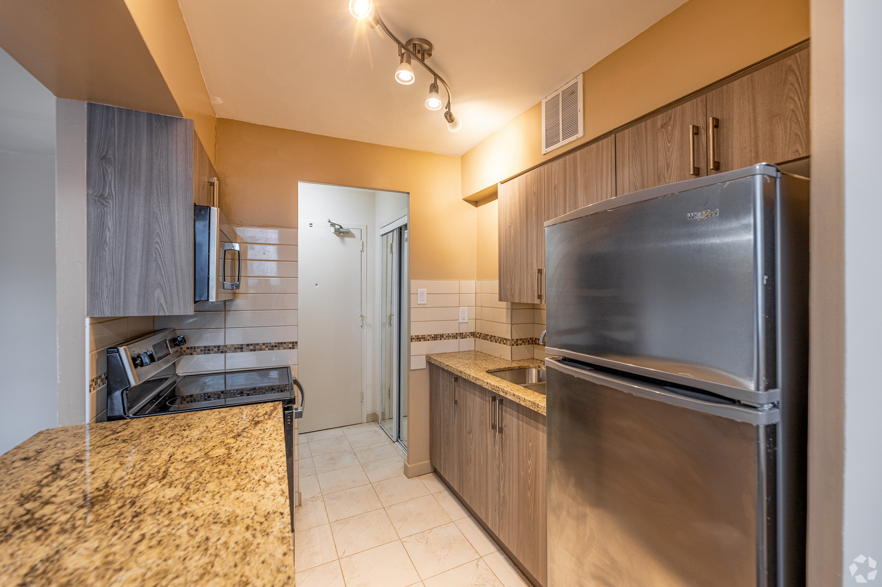 Embassy Apartments - Photo 9