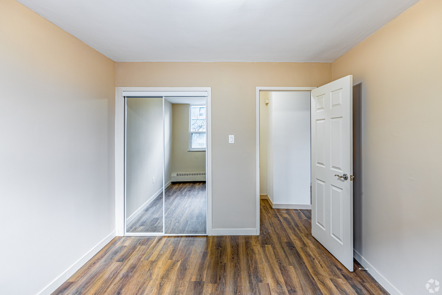 Embassy Apartments - Photo 15