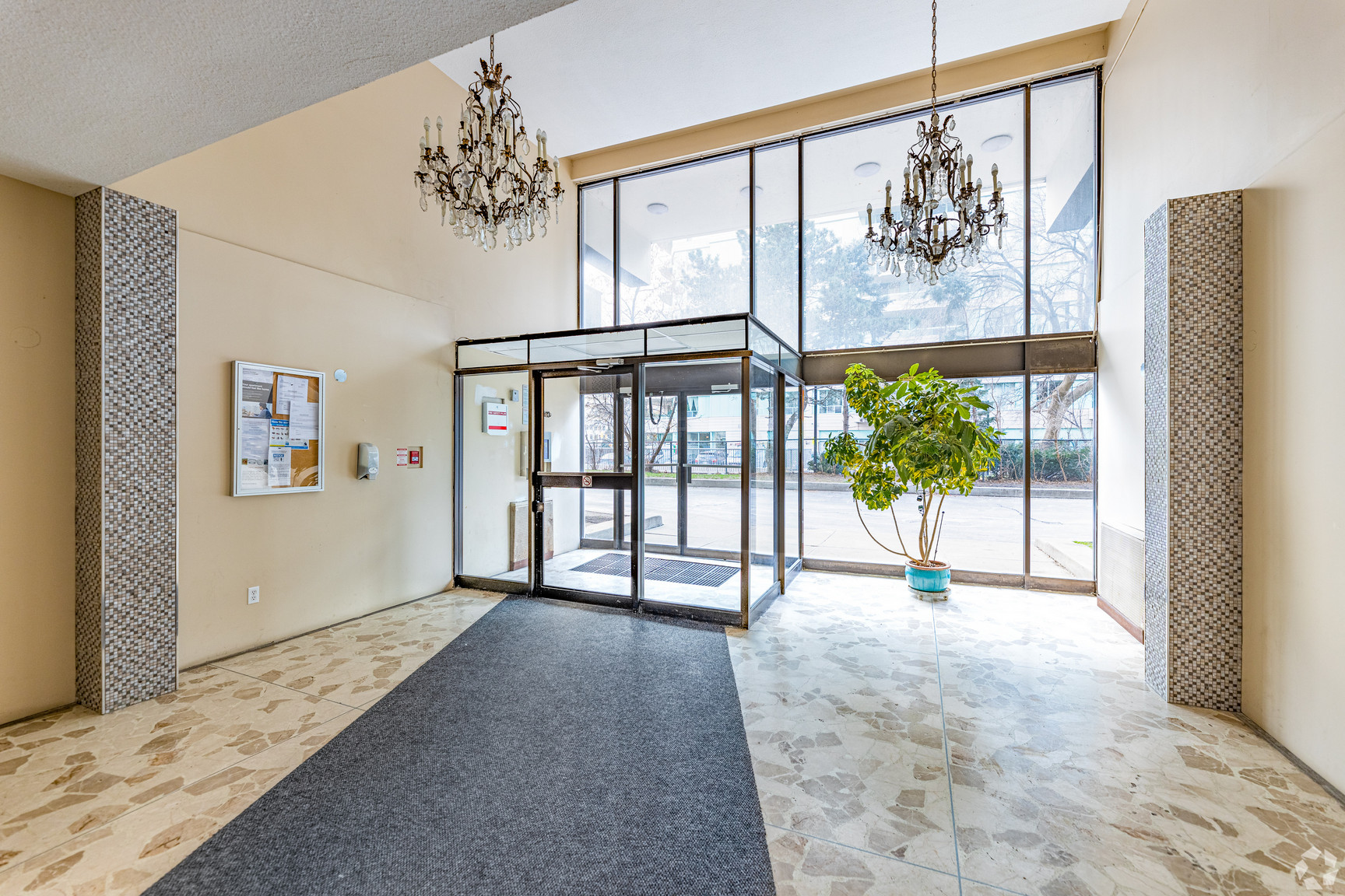 Embassy Apartments - Photo 29