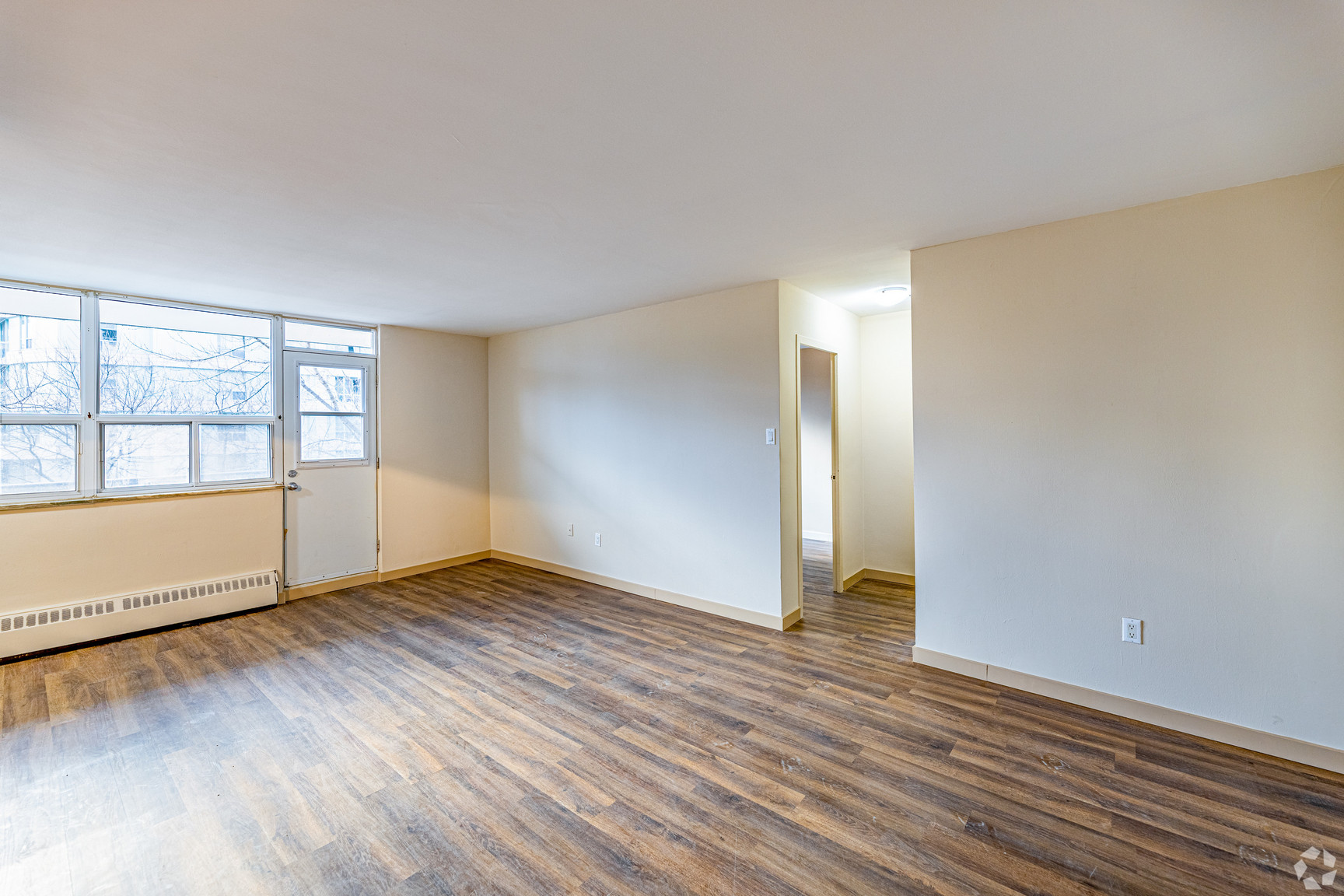 Embassy Apartments - Photo 13