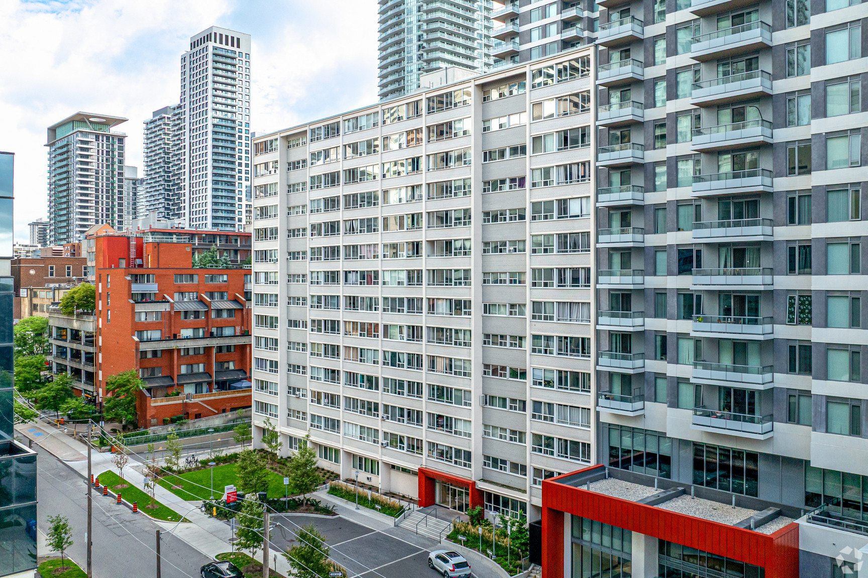 Dunfield Tower - Photo 2