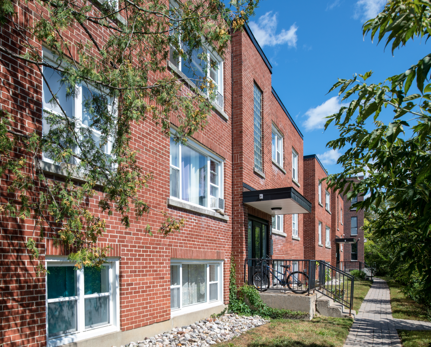 20-28 Chapleau Ave