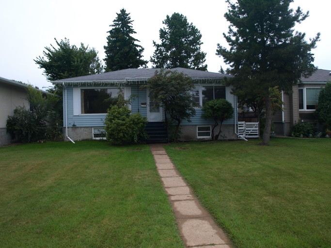 3 Bedroom House in McKernan LRT! Cornerstone Management