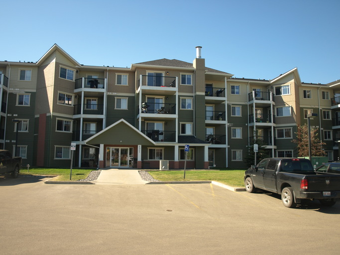 6921 199 Street - Condo in Glastonbury