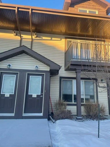 604 62 Street SW - Townhouse in SE Charlesworth