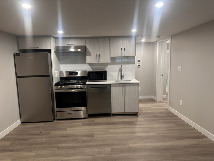 University Gate Suite &ndash; highlights proximity to U of A