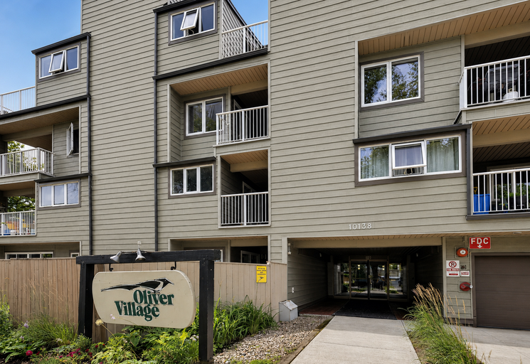 10138 116 Street - Cozy Condo in Oliver w/Fireplace and Fenced Patio