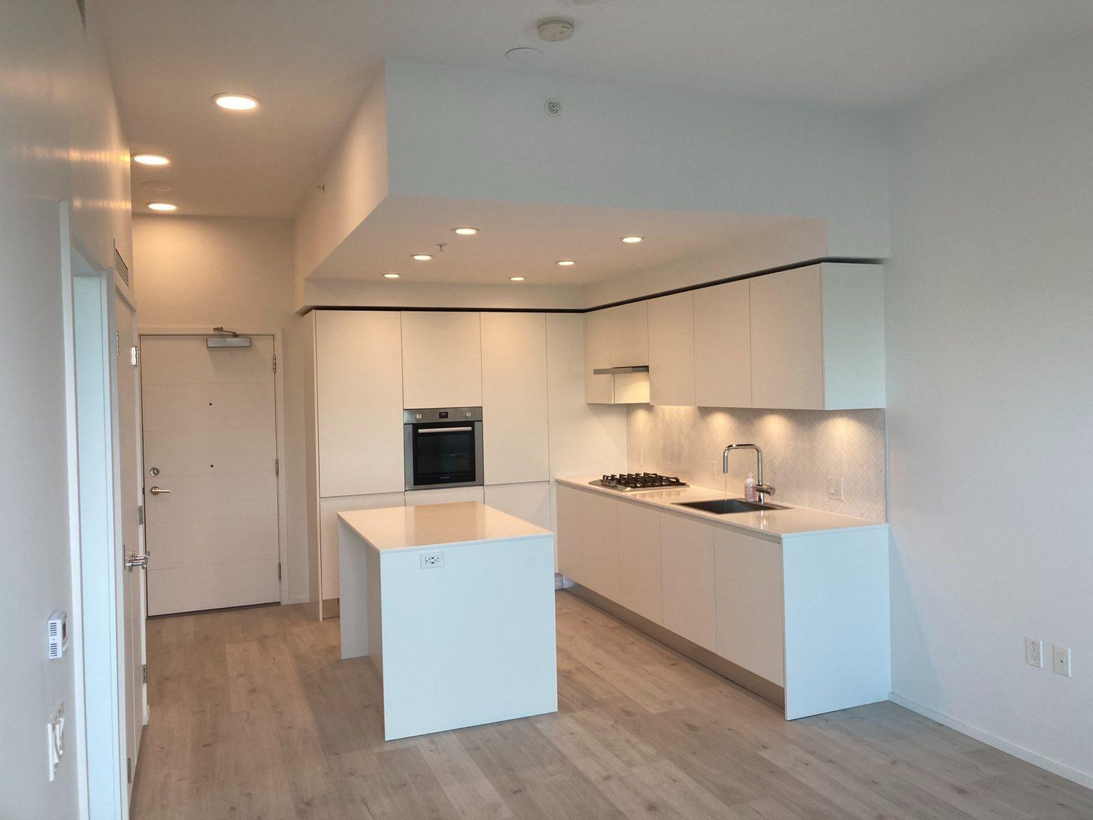 (ID#182) LOUGHEED 1BR CONDO - Photo 8