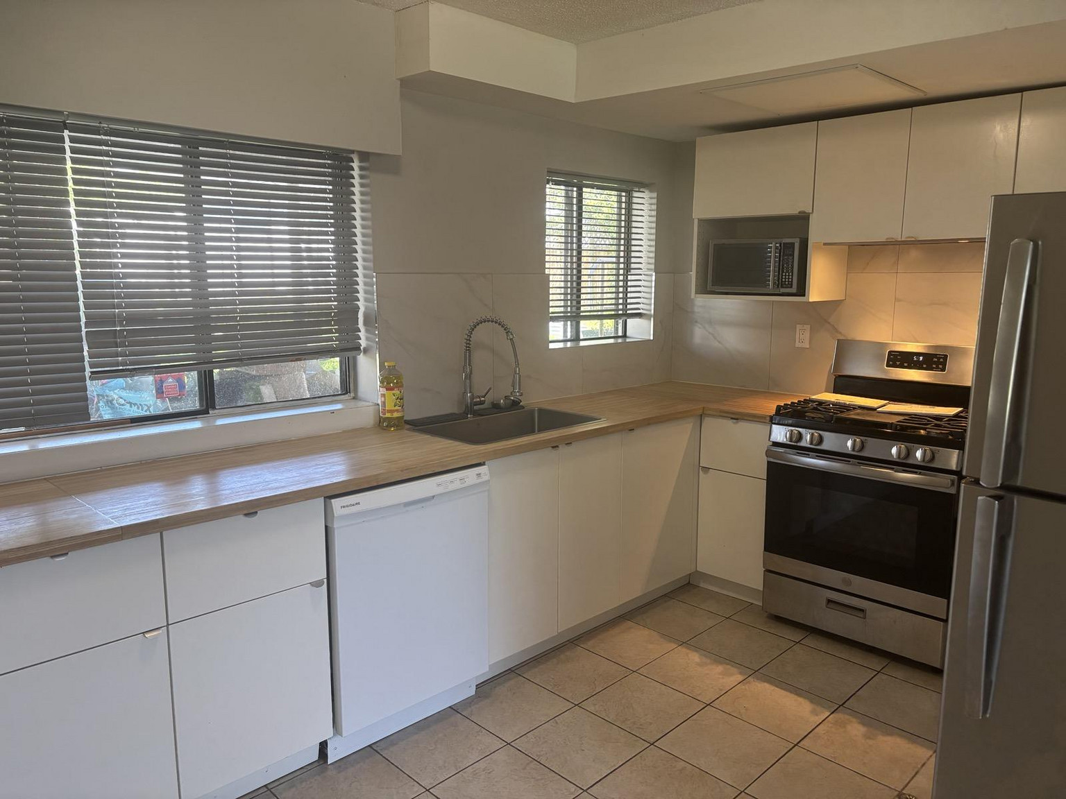 [ID#190] Willingdon Heights 3BR Garden Suite - Photo 14