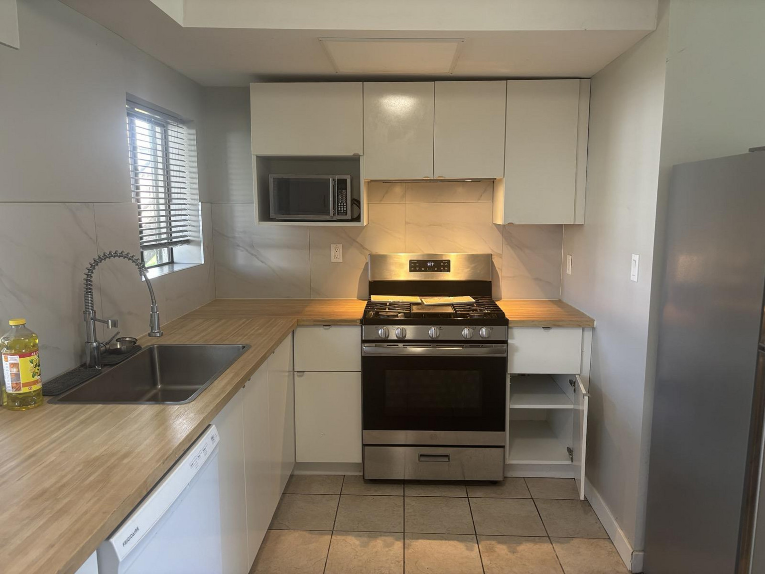[ID#190] Willingdon Heights 3BR Garden Suite - Photo 12