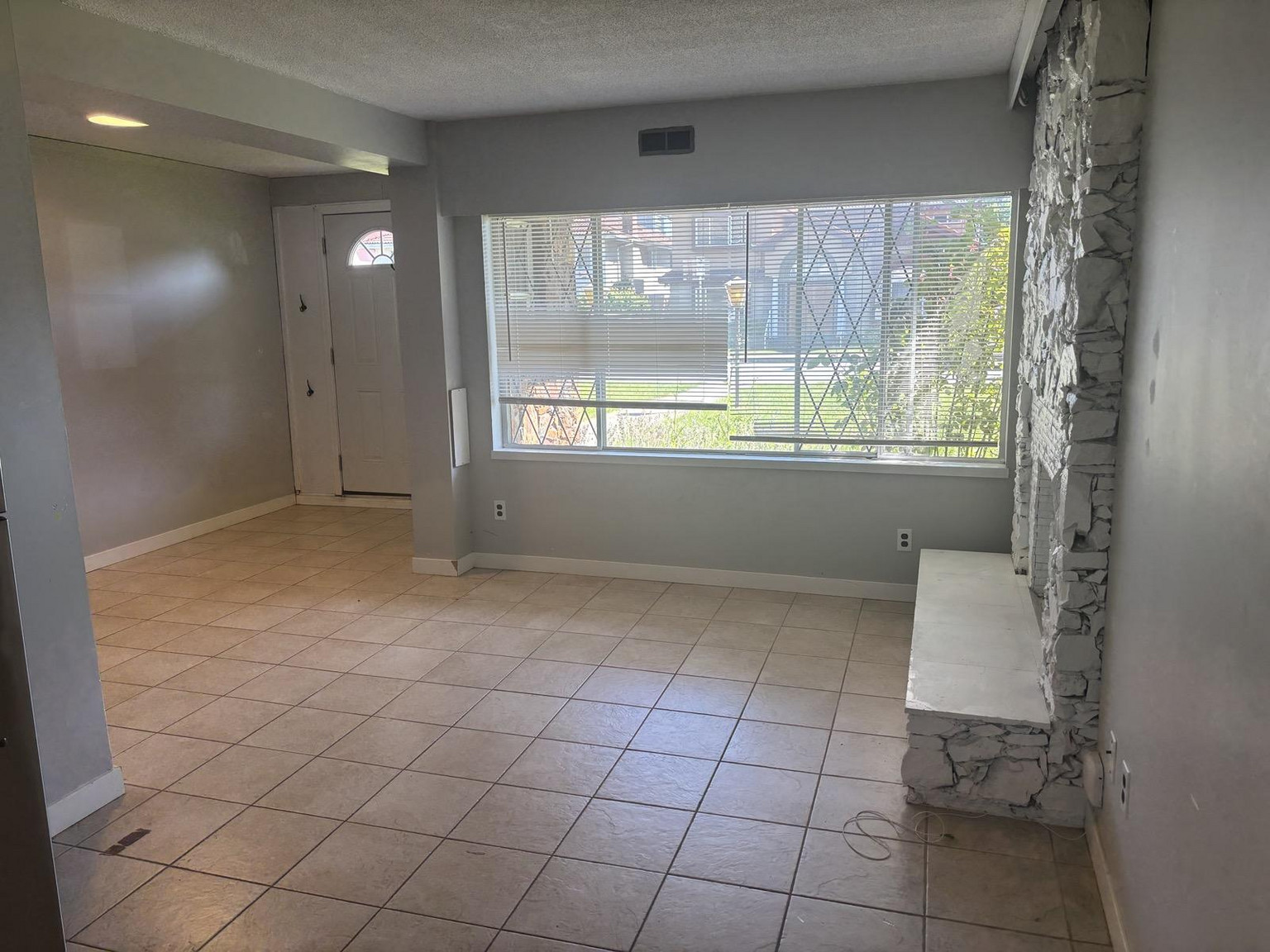 [ID#190] Willingdon Heights 3BR Garden Suite - Photo 8