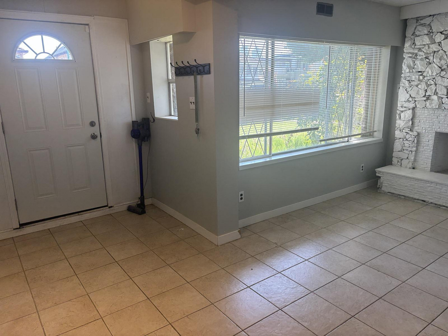 [ID#190] Willingdon Heights 3BR Garden Suite - Photo 6