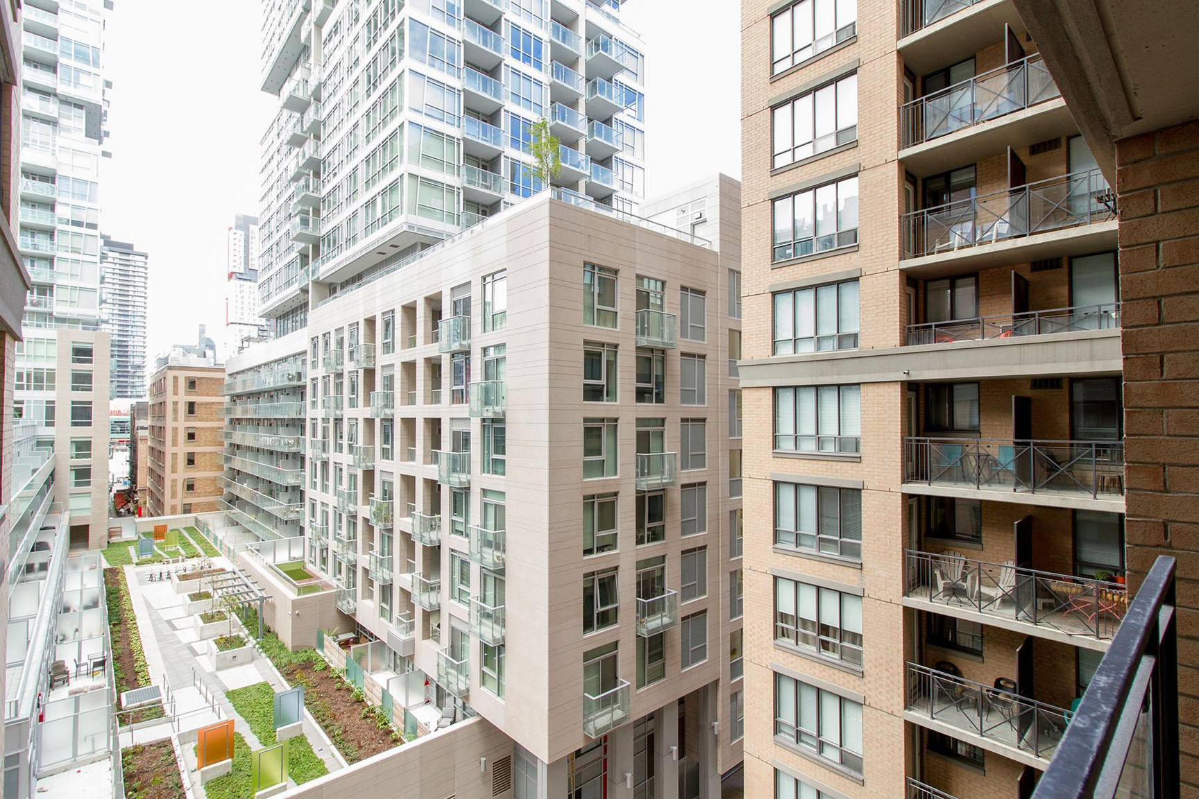 Modern Executive Suite in Toronto | All Inclusive - Photo 11