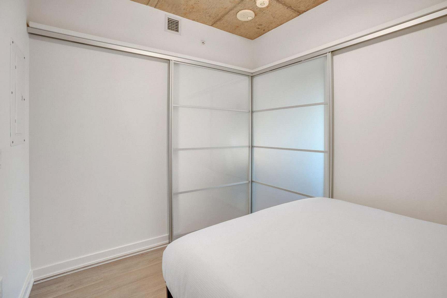 Modern Apartment in Ottawa | All inclusive | Short-term Rental - Photo 16