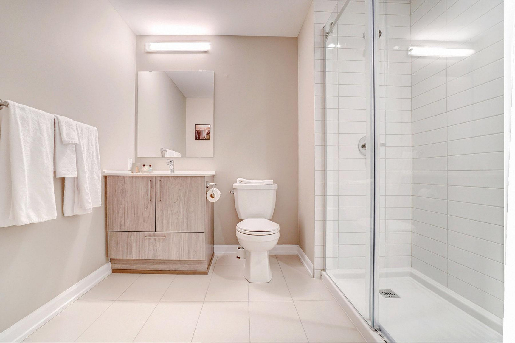 Modern Apartment in Ottawa | Flexible Lease | Fully Furnished - Photo 61