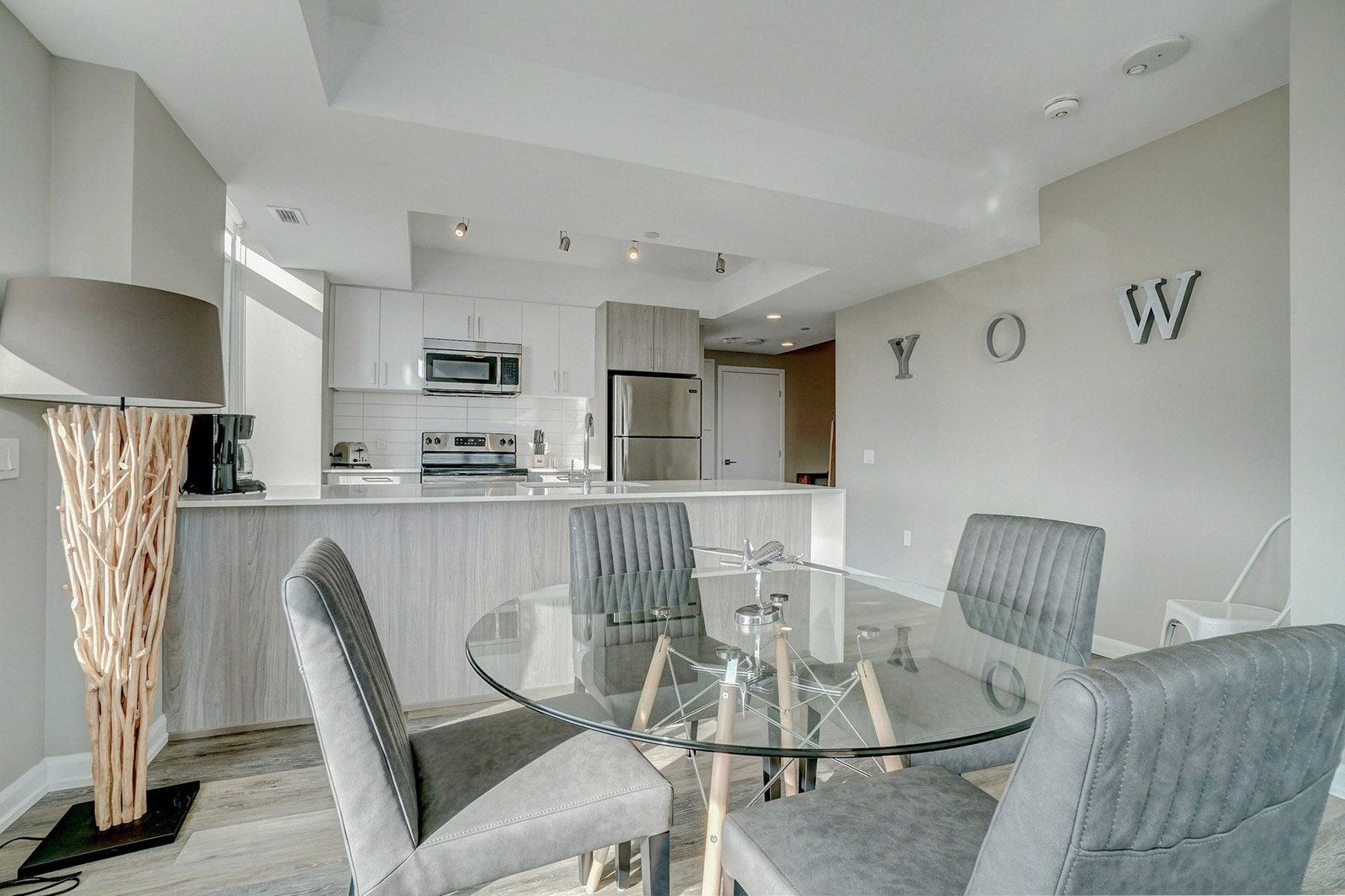 Modern Apartment in Ottawa | Flexible Lease | Fully Furnished - Photo 41