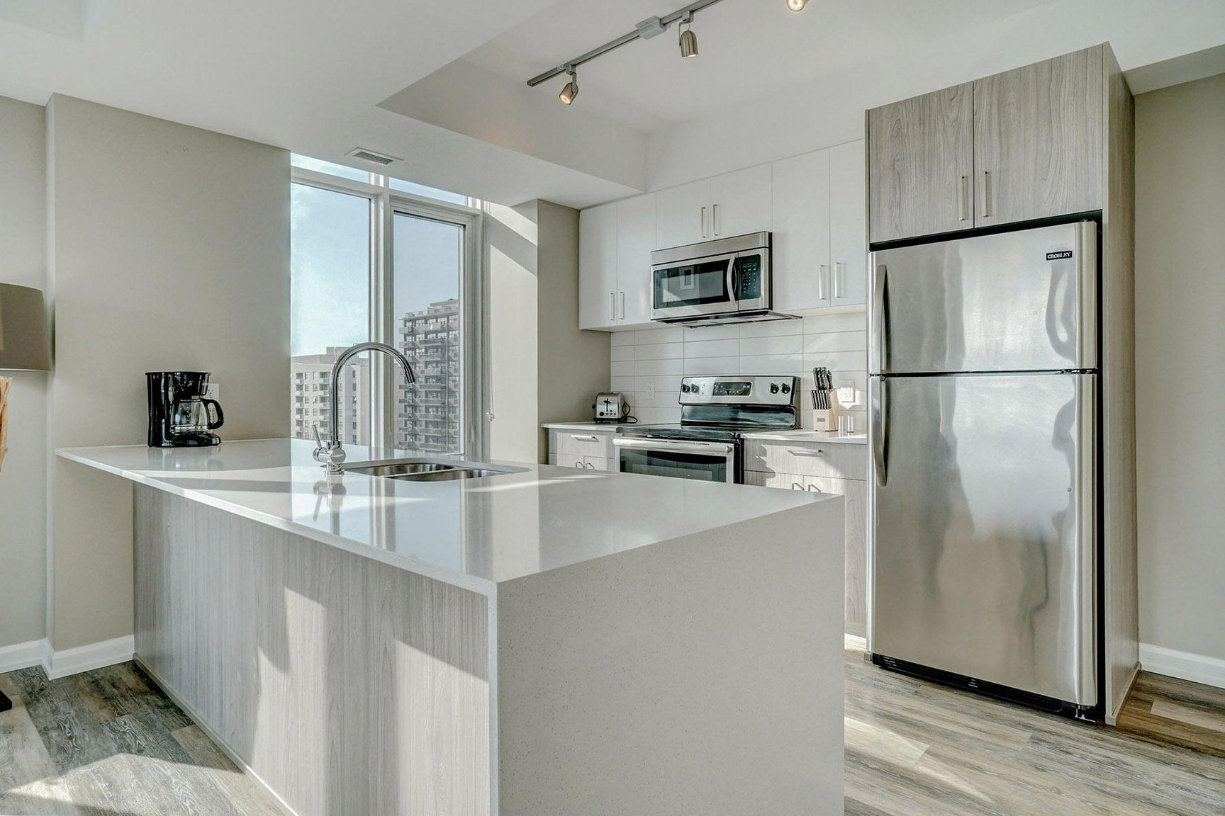 Modern Apartment in Ottawa | Flexible Lease | Fully Furnished - Photo 37