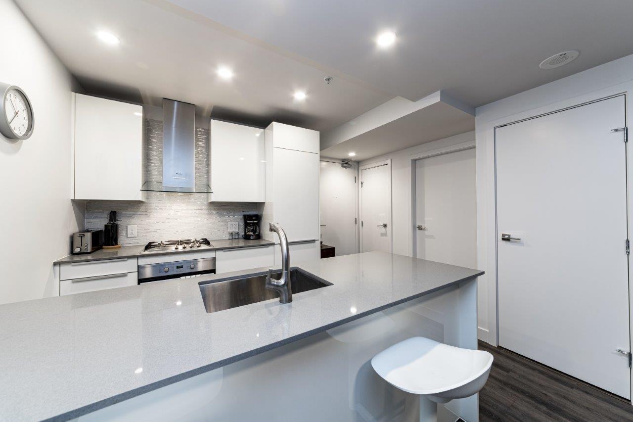 Furnished Apartment in Downtown Vancouver | All Inclusive - Photo 3