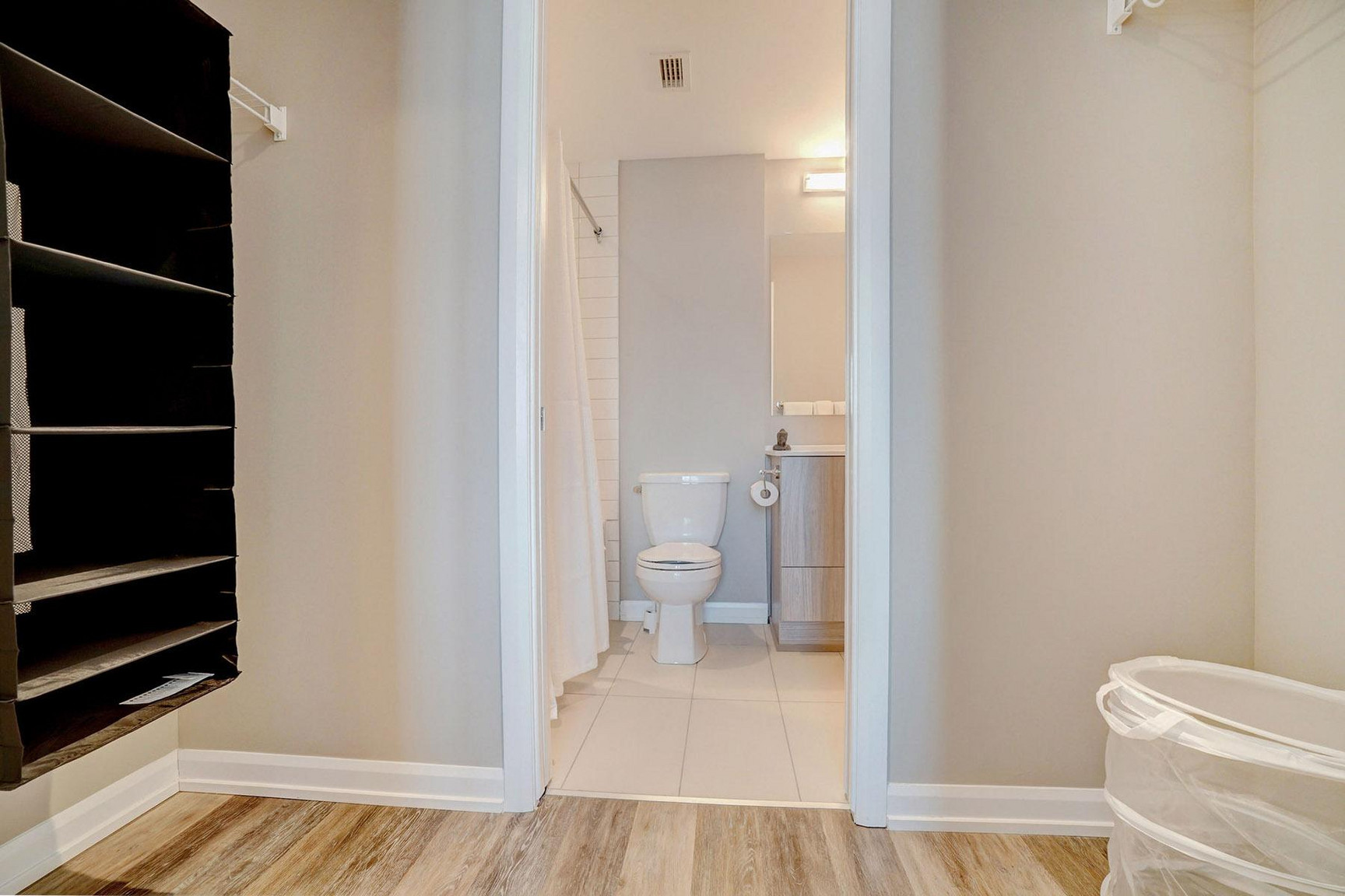 Modern Apartment in Ottawa | Flexible Lease | Fully Furnished - Photo 65