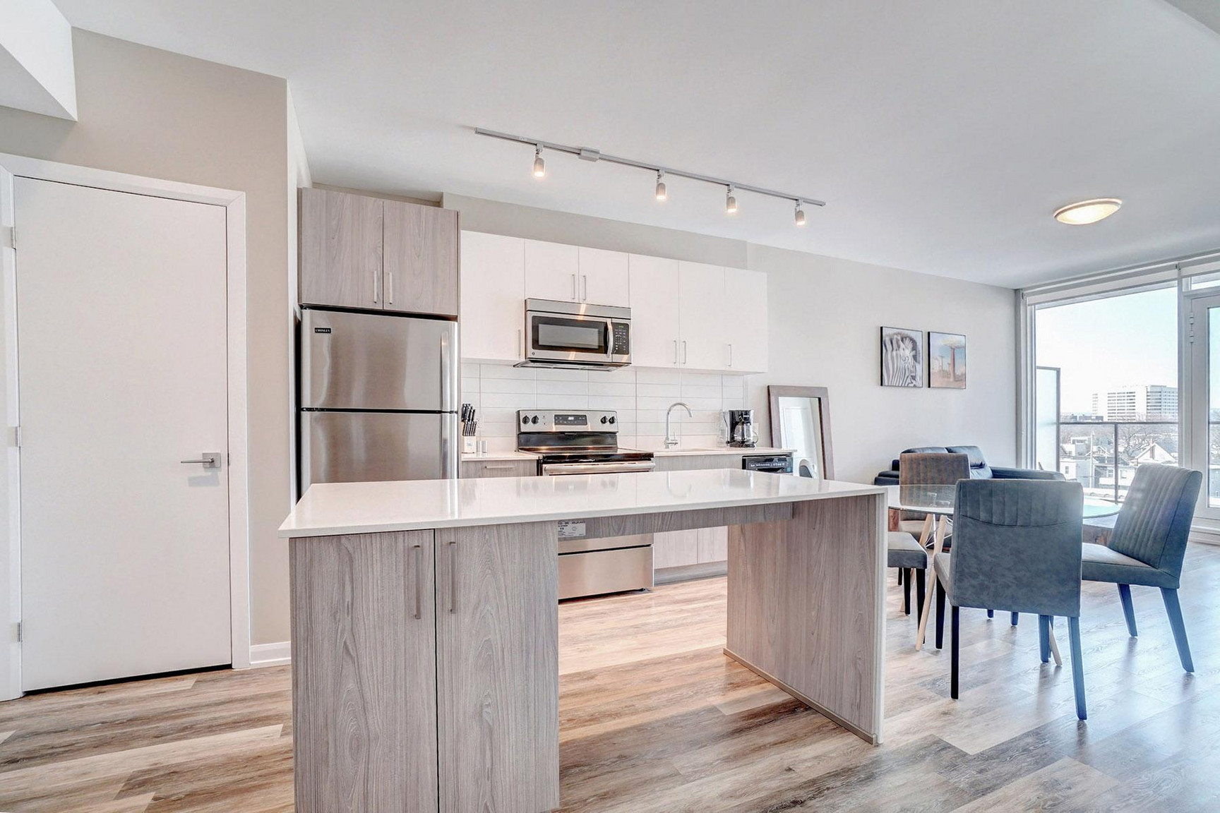 Modern Apartment in Ottawa | Flexible Lease | Fully Furnished - Photo 25