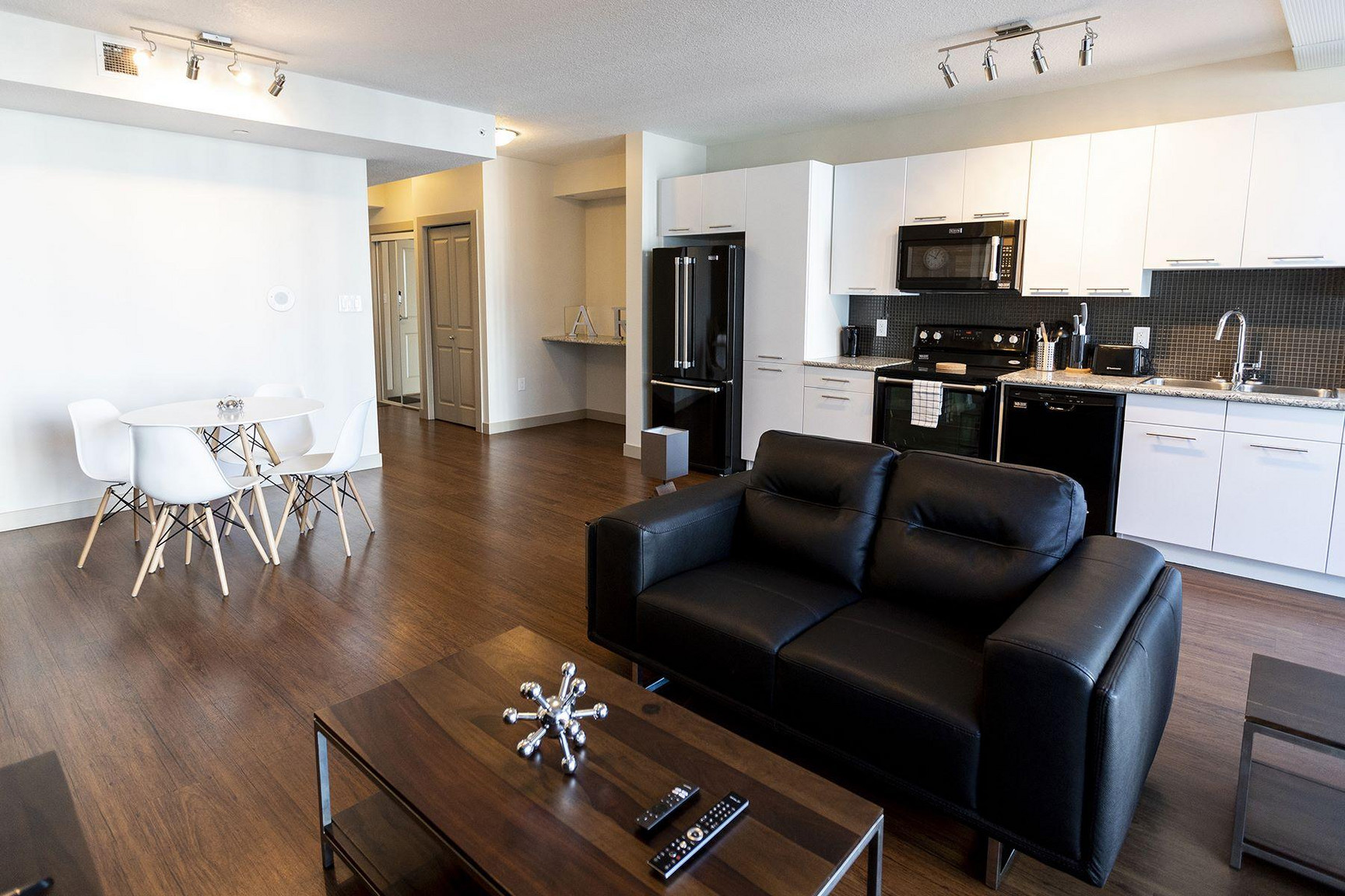 Furnished Apartment in Edmonton | Short Term Rentals - Photo 7