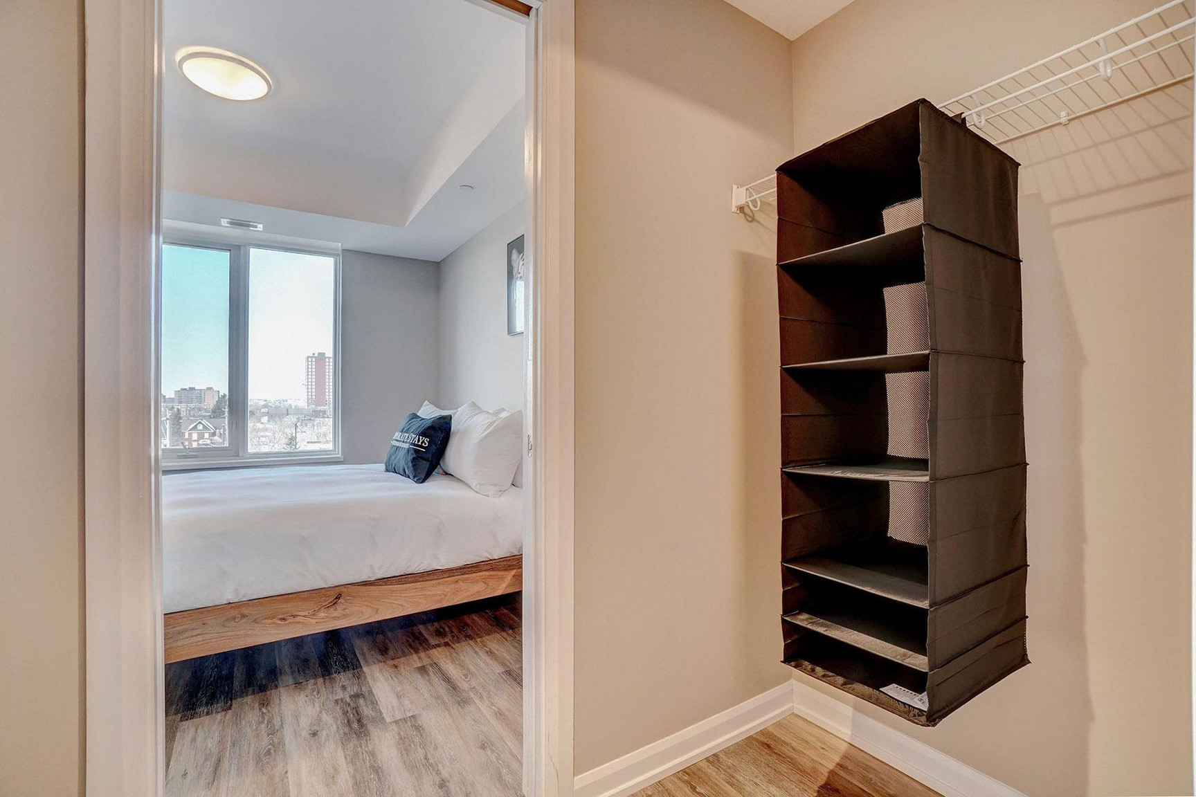 Modern Apartment in Ottawa | Flexible Lease | Fully Furnished - Photo 57