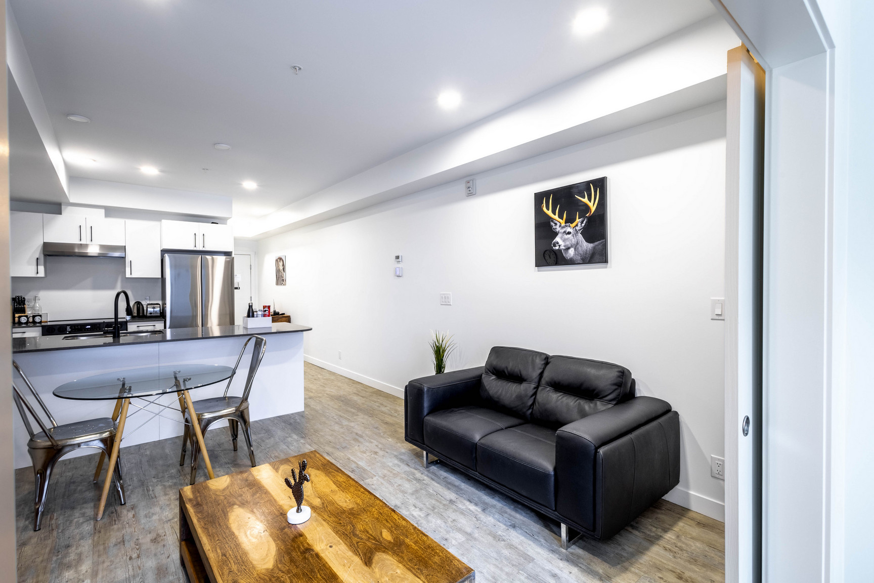 Furnished Apartment in Regina | Flexible Lease | Utilities Included - Photo 5
