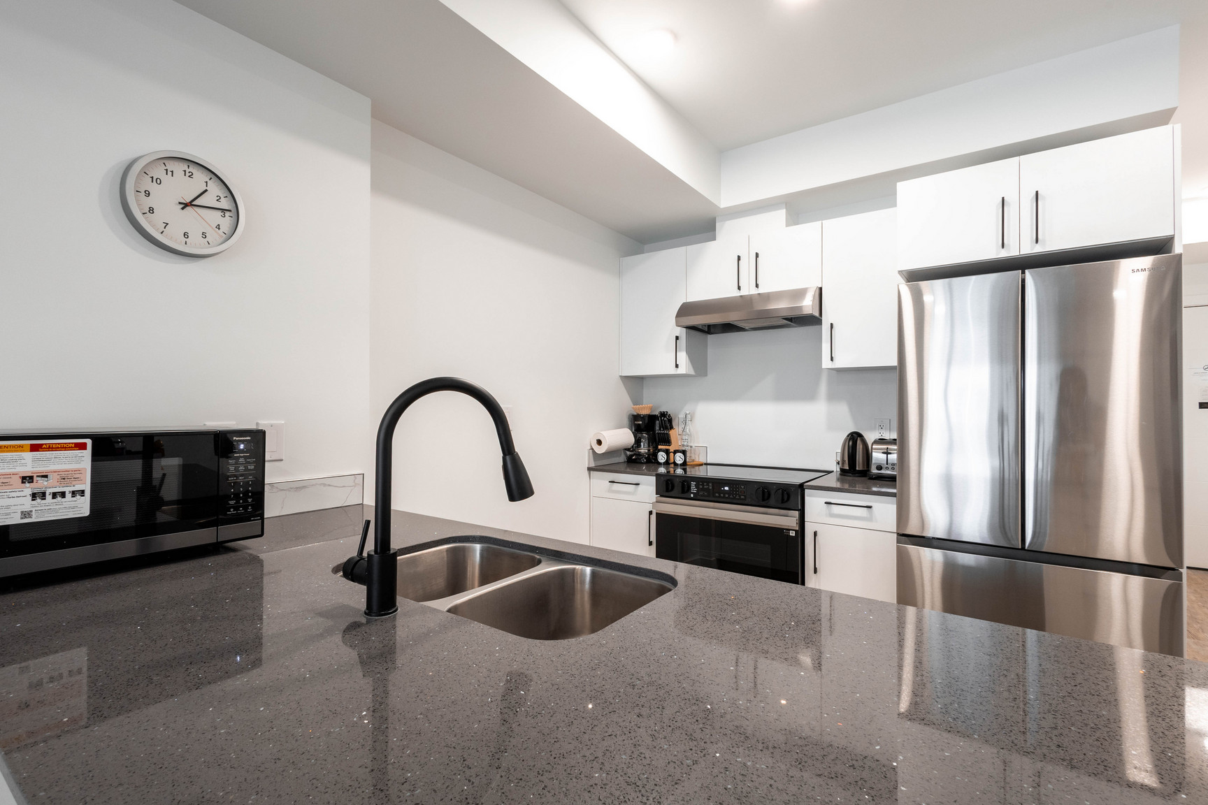 Furnished Apartment in Regina | Flexible Lease | Utilities Included - Photo 20