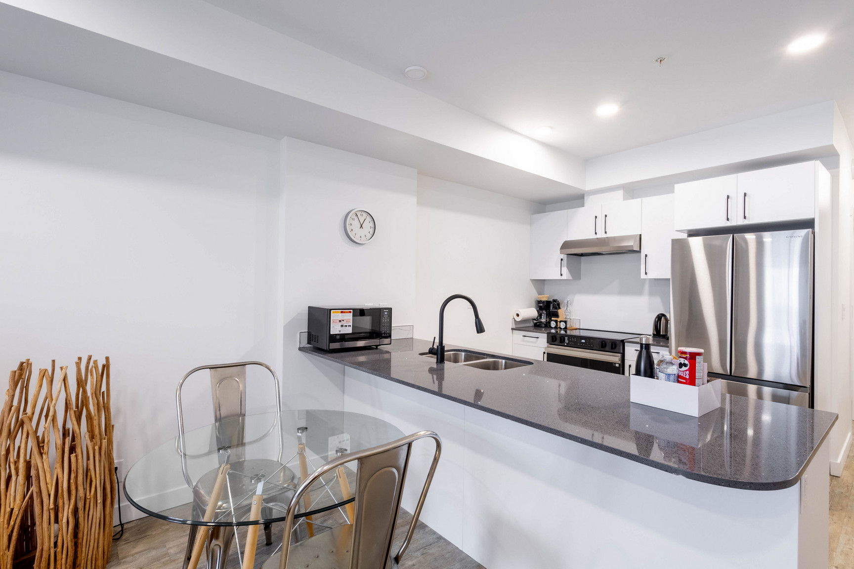 Furnished Apartment in Regina | Flexible Lease | Utilities Included - Photo 29