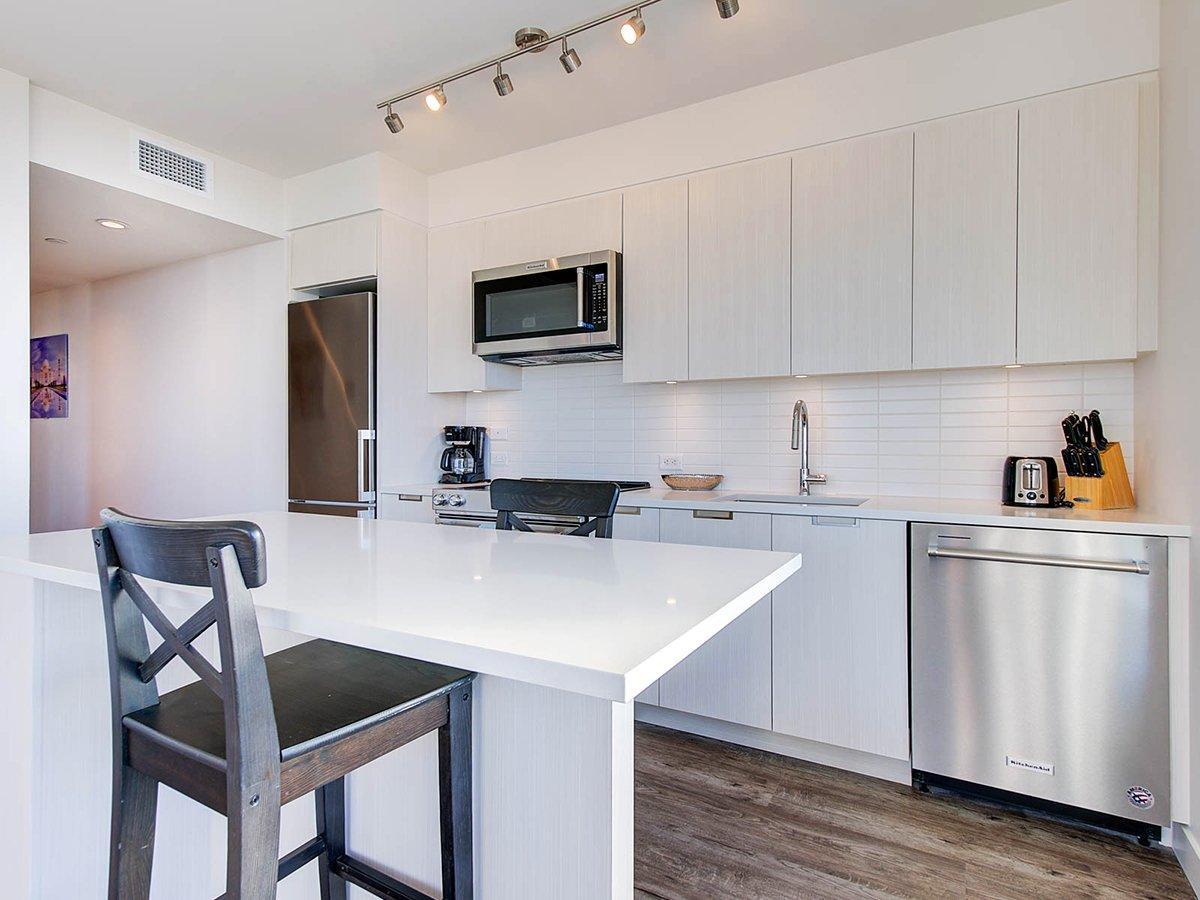 Luxury Apartment in Downtown Burnaby | Fully Furnished - Photo 7