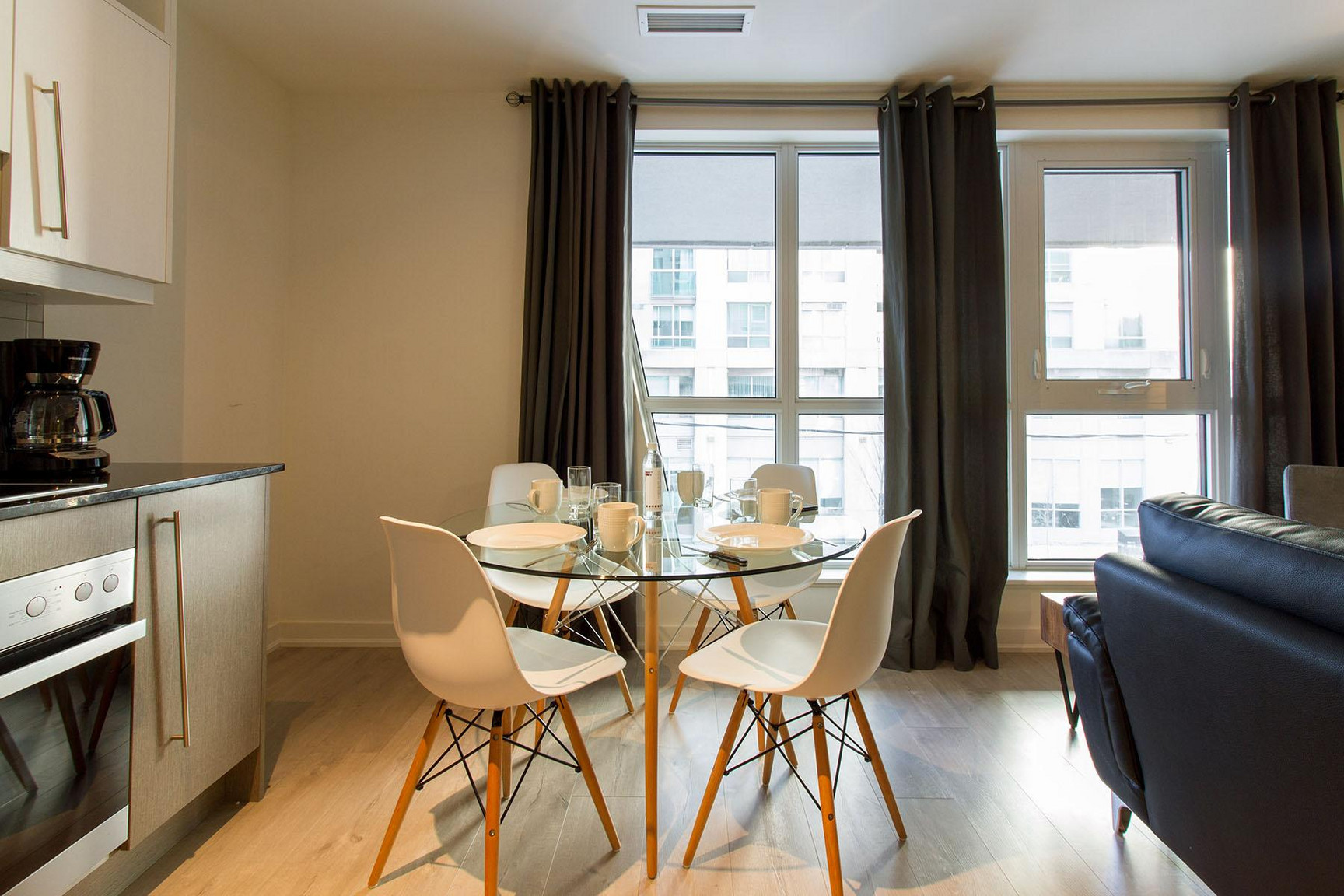 Modern Apartment in Toronto | All Inclusive | Fully Furnished - Photo 30
