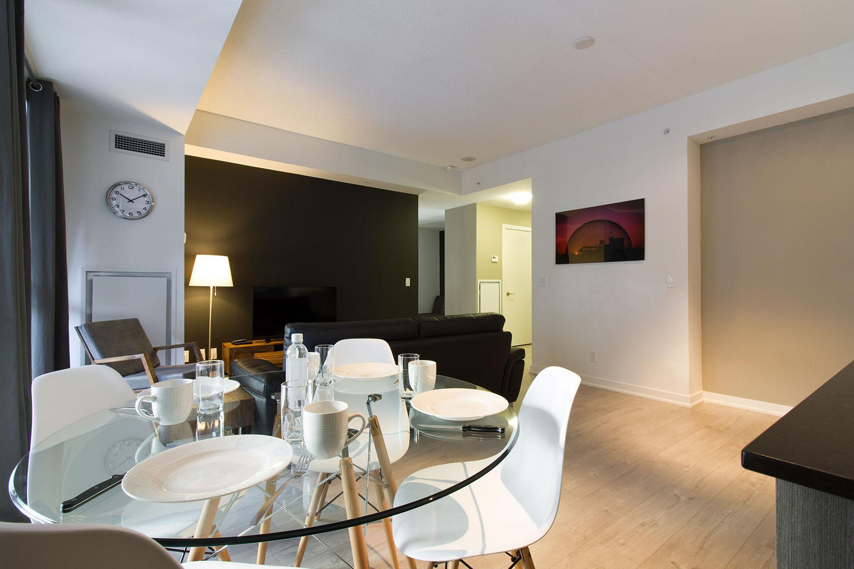 Modern Apartment in Toronto | All Inclusive | Fully Furnished - Photo 27