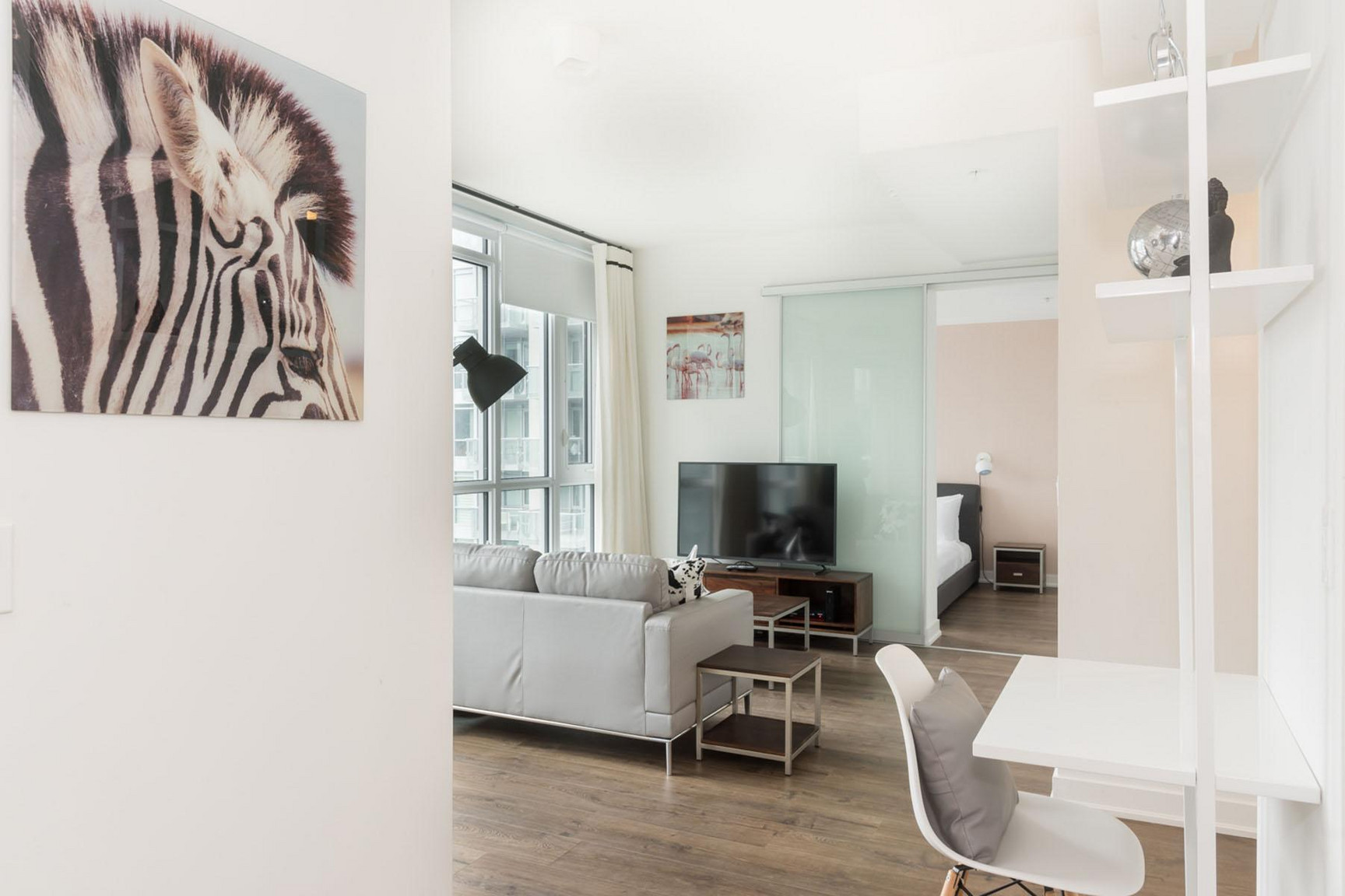 Modern Apartment in Toronto | All Inclusive | Fully Furnished - Photo 9