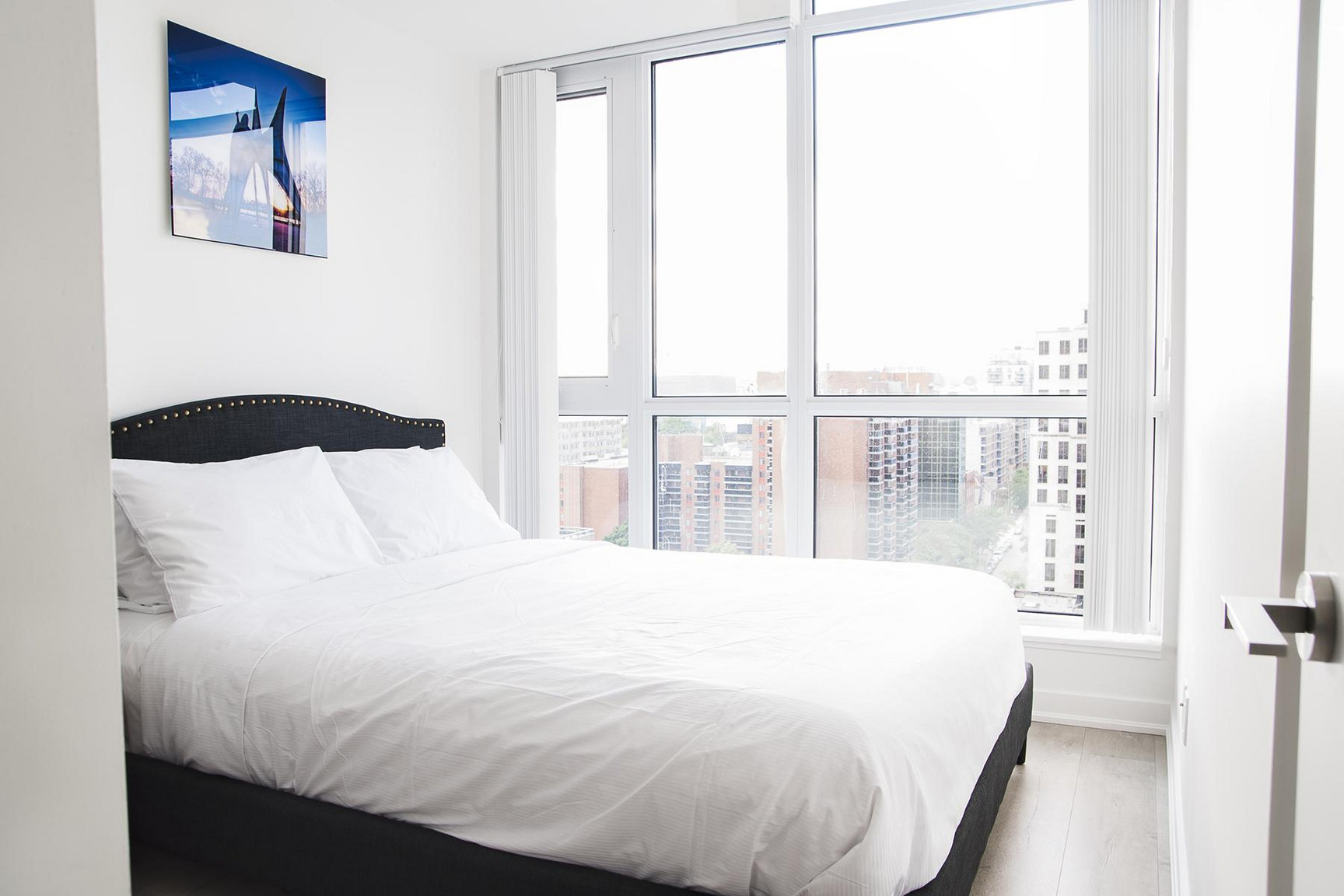 Modern Apartment in Toronto | All Inclusive | Fully Furnished - Photo 5