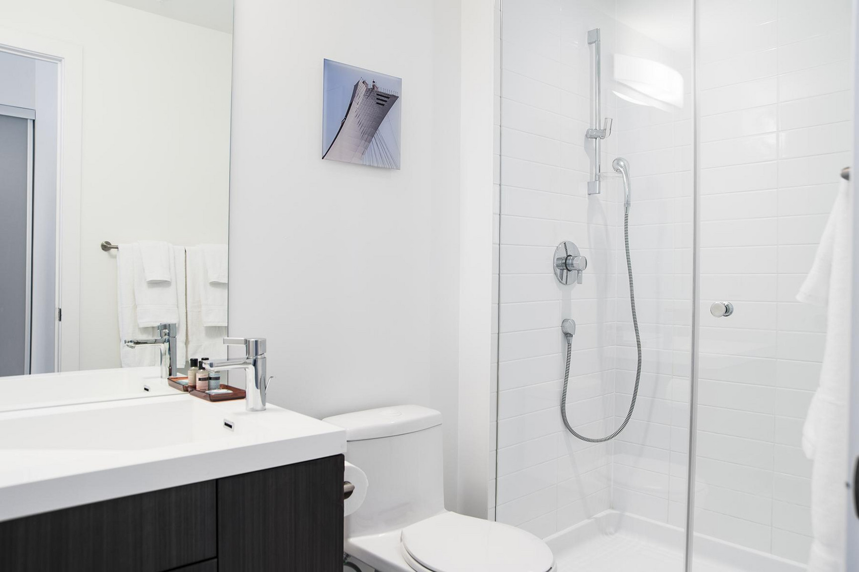 Modern Apartment in Toronto | All Inclusive | Fully Furnished - Photo 3