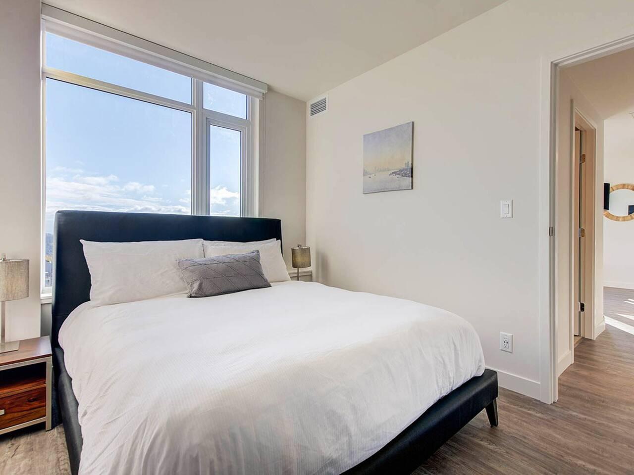Luxury Apartment in Downtown Burnaby | Fully Furnished - Photo 14