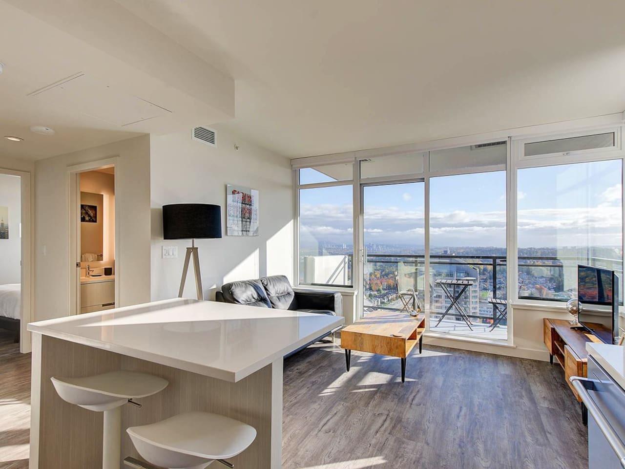 Luxury Apartment in Downtown Burnaby | Fully Furnished - Photo 3