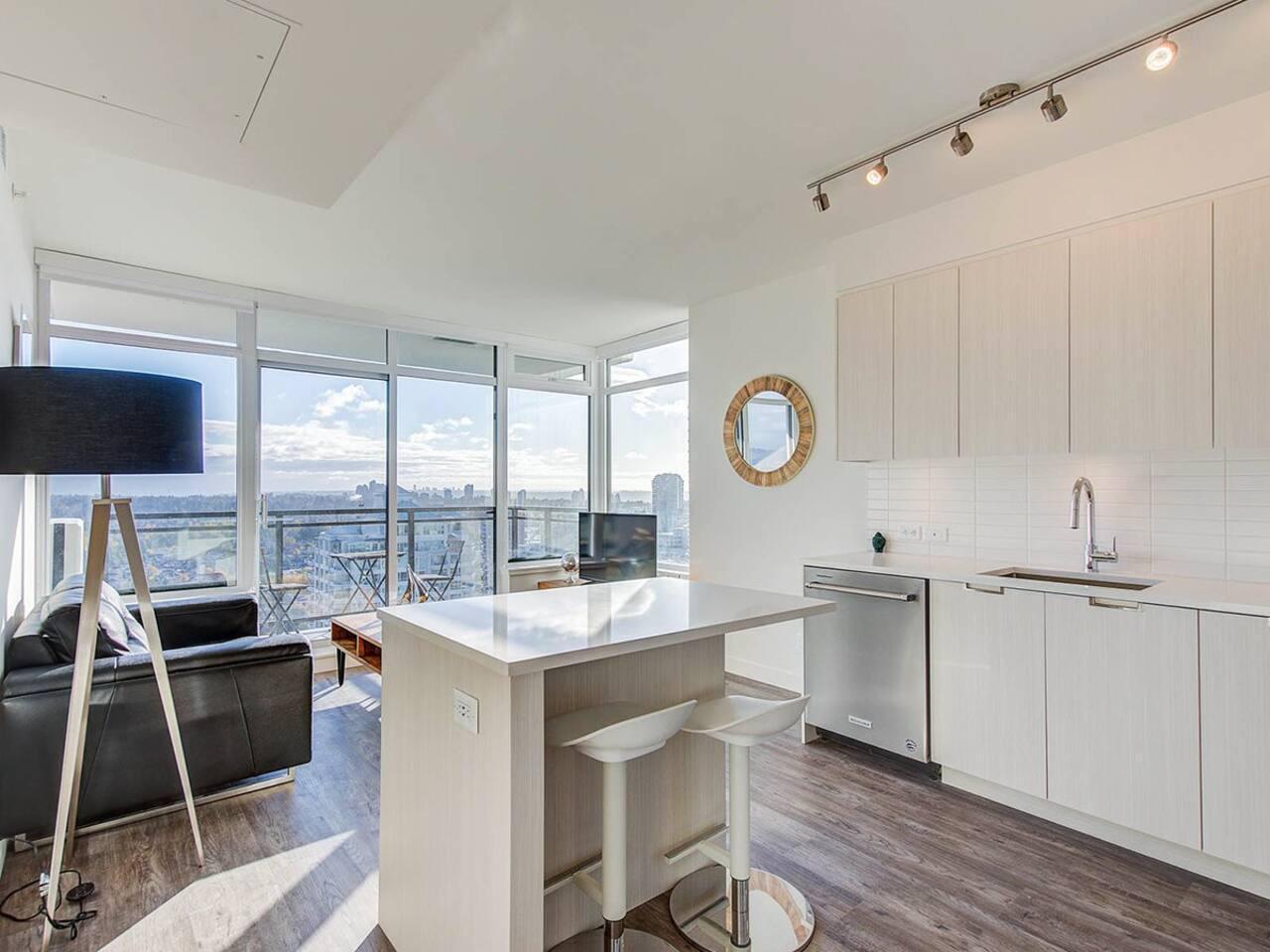 Luxury Apartment in Downtown Burnaby | Fully Furnished - Photo 6